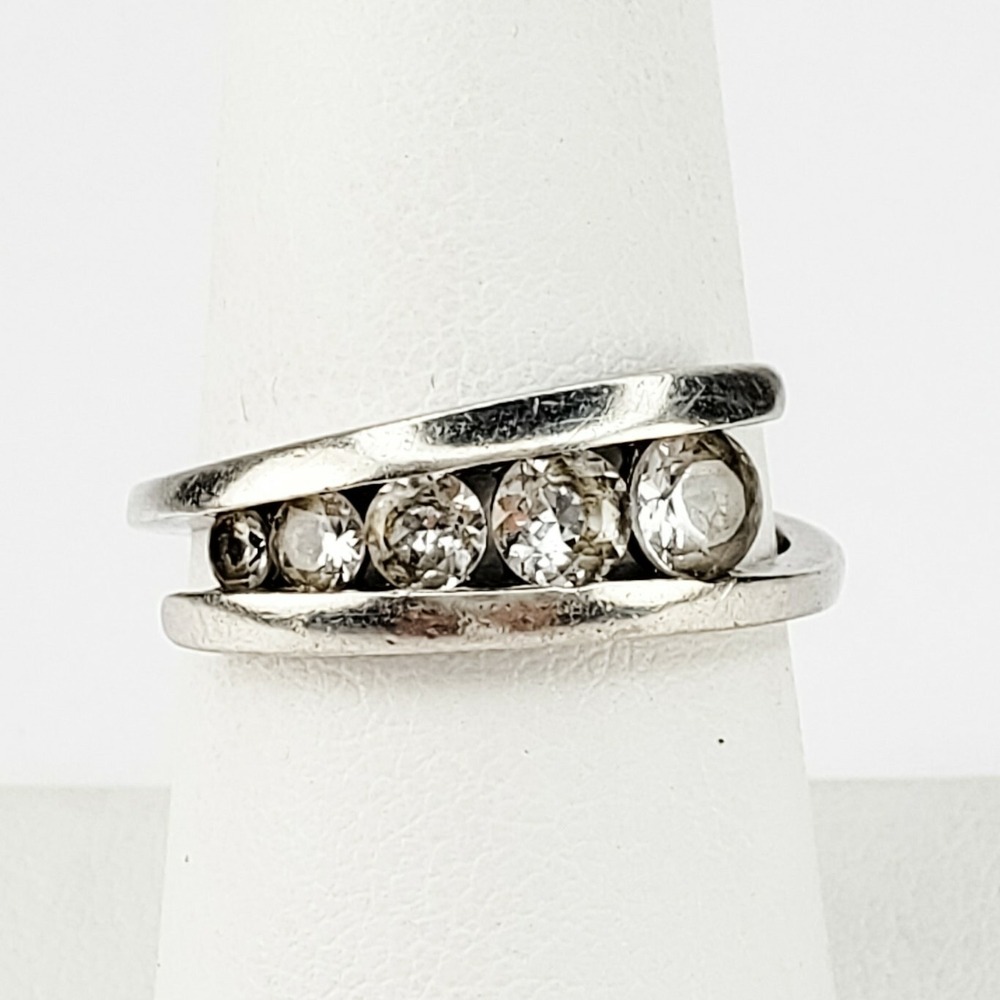 Ross Simons Bypass Ring Sterling Silver 7.75 Silver Graduated Channel Set Stone